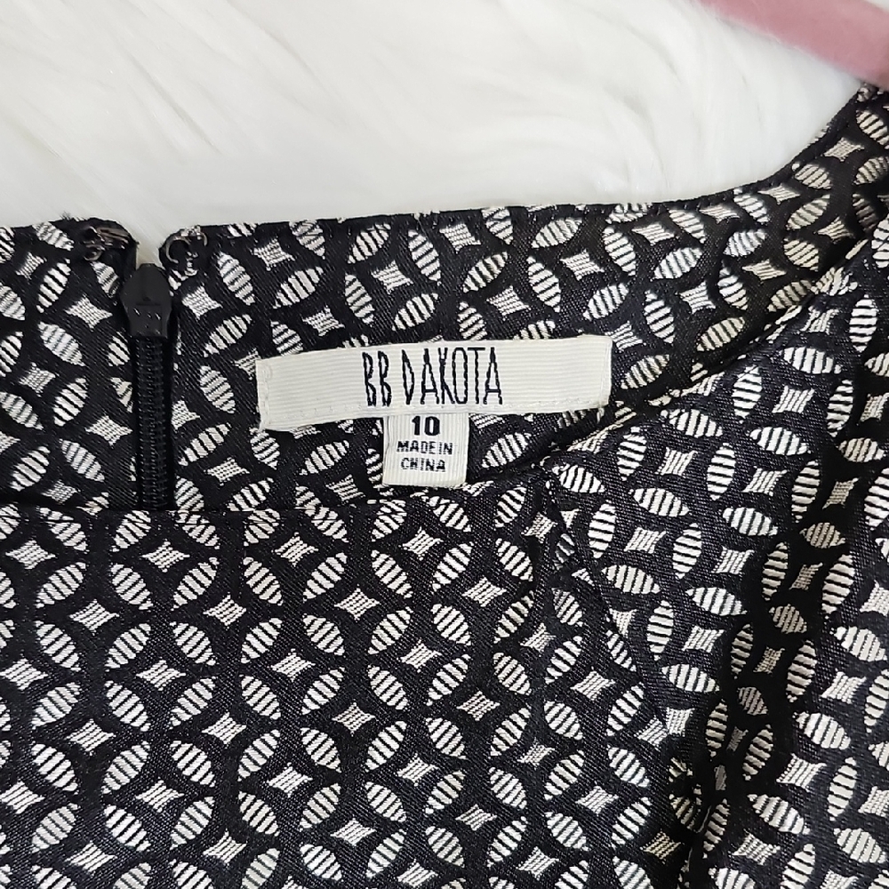 BB Dakota Monochrome Patterned Dress - Picture 2 of 15